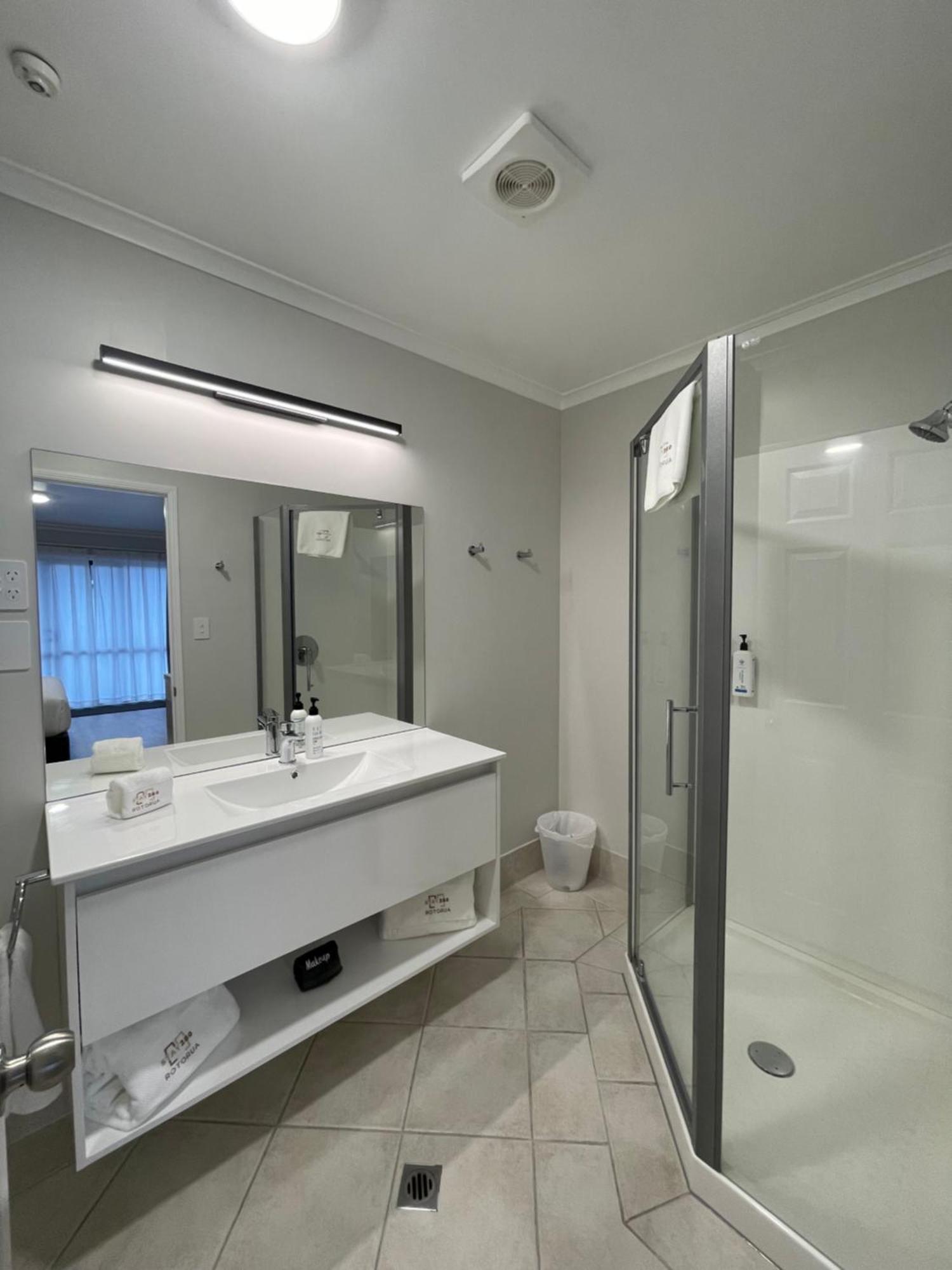 Stay 284 Rotorua - Refurbished Modern Accommodation Szoba fotó