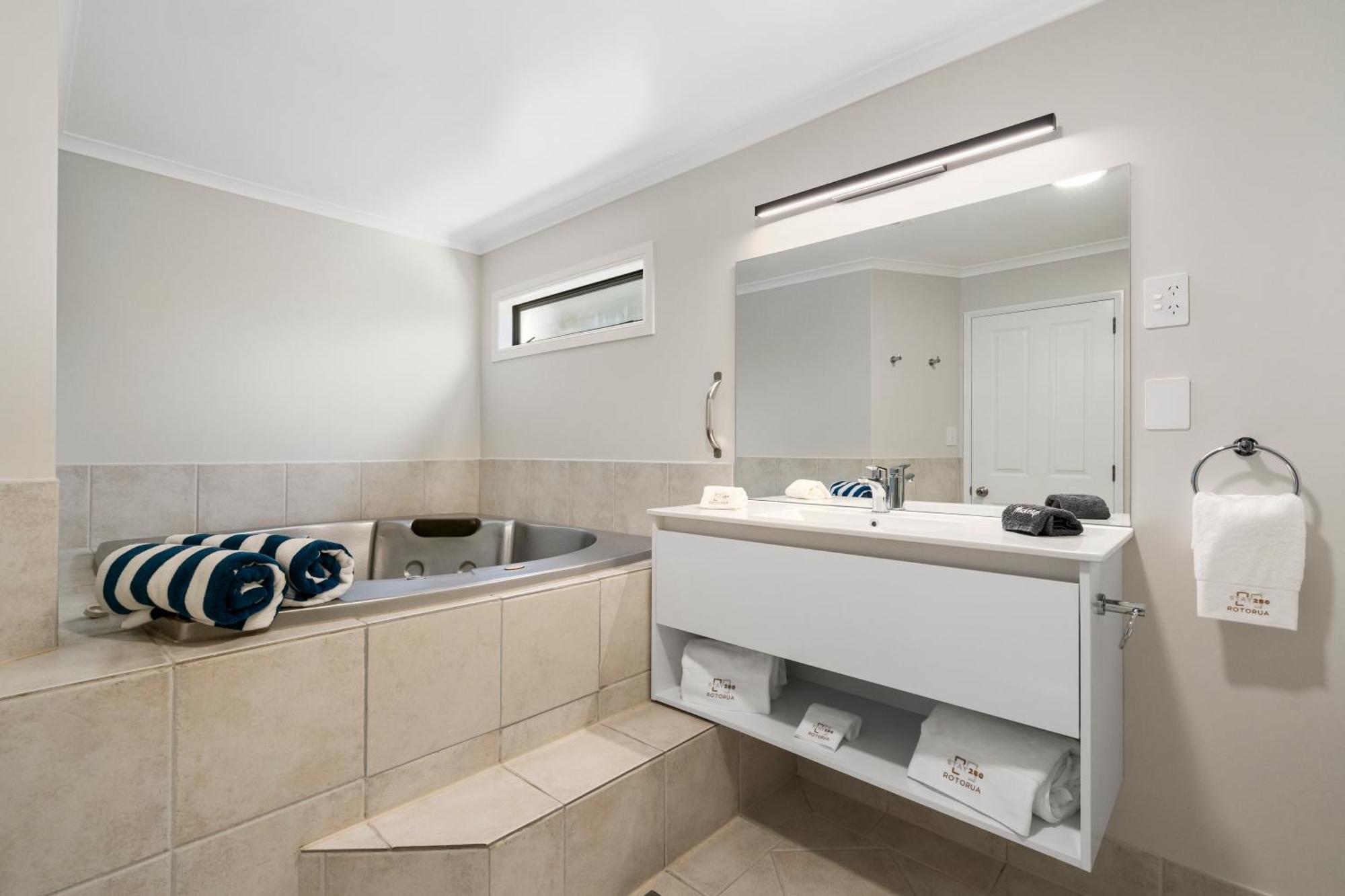 Stay 284 Rotorua - Refurbished Modern Accommodation Kültér fotó